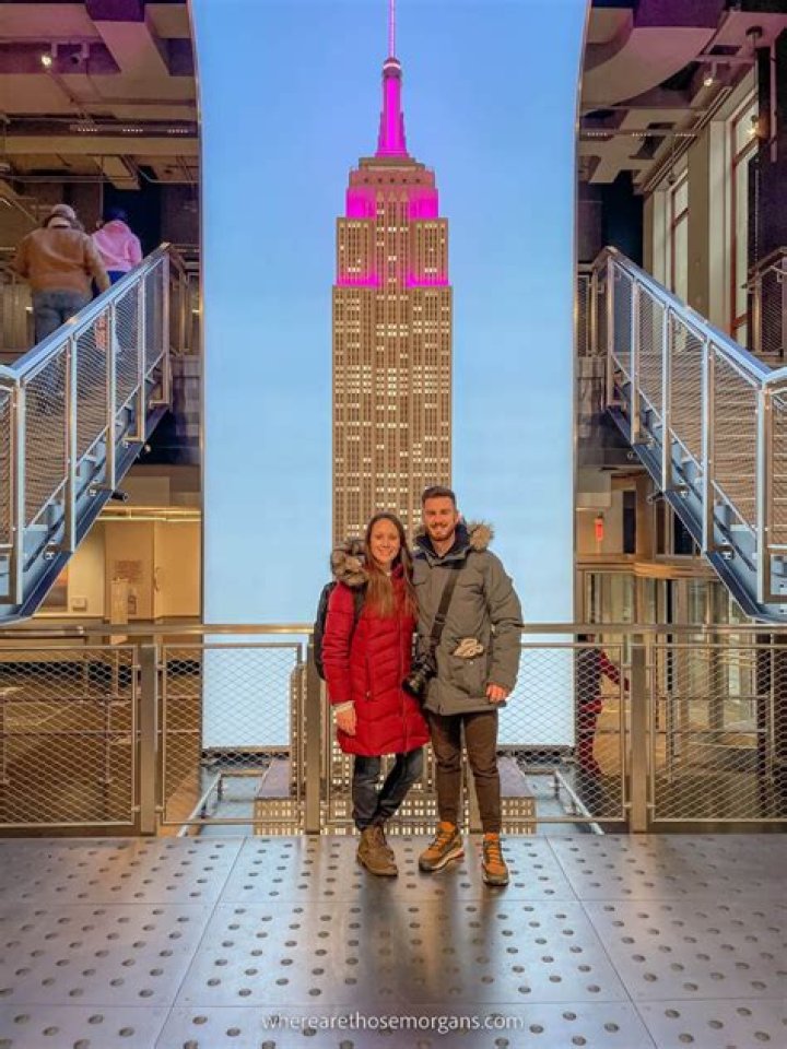 Can you eat in the Empire State Building?