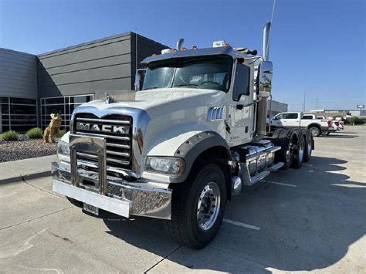 Do Mack Trucks have Cummins engines?