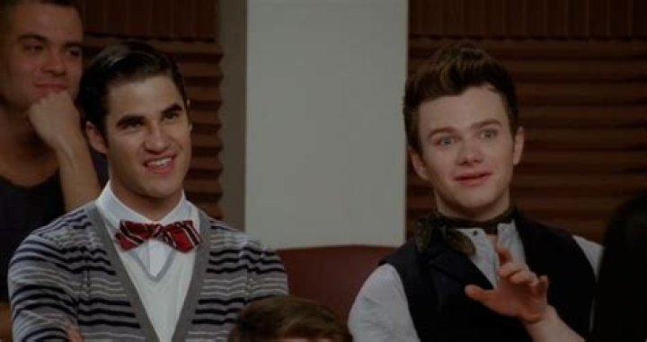 Who did Blaine hook up with in glee?